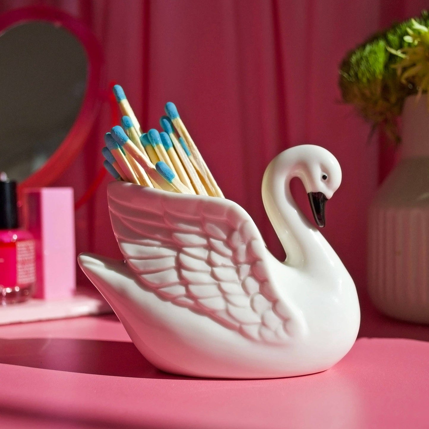 Swan Match Striker – Aesthetic Ceramic Match Holder & Bud Vase