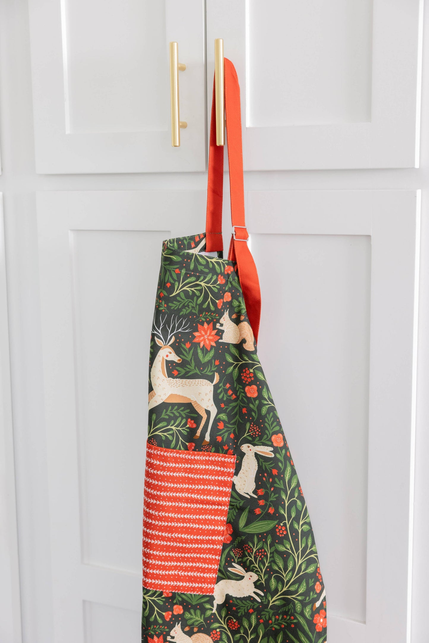 Christmas Forest Apron – Holiday Baking, Evergreen